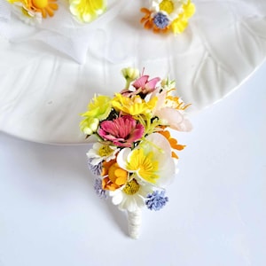 Wildflowers wedding boutonniere for man Meadow flower boutonniere Pink white orange groom boutonniere Colorful groom&#39;s buttonhole