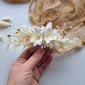 Wedding hair comb white dread flowers Ivory preserved flower hair comb White floral bridal hair piece White boho dried flower comb