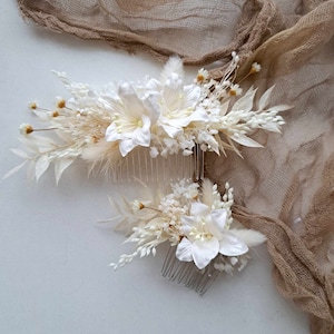 White wedding dried flower comb Ivory preserved flower hair comb White floral bridal hair piece White boho dried flower comb