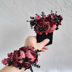 Burgundy black pocket boutonniere Gothic wedding flowers accessories Burgundy flower corsage Moody burgundy flowers boutonniere Prom corsage