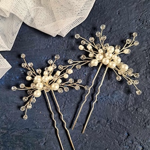 White pearl wedding hair pins set  Pearl bridal hairpiece Wedding hairpiece