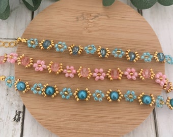 Beaded bracelet - Daisy bracelet - Flower - Pearl - Dainty bracelet - Handmade - Gold - Adjustable length