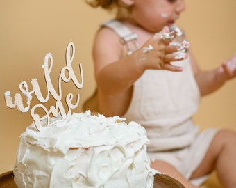 Adorno de pastel de madera Wild One First Birthday / Baby 1st Birthday Party / Smash Cake Topper