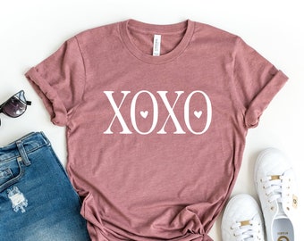 Camiseta gráfica XOXO, inspirada en Gossip Girl
