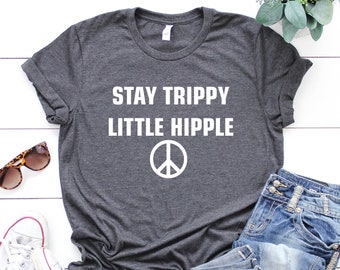 Camiseta hippie "Stay Trippy Little Hippie": Camisa bohemia con buenas vibras