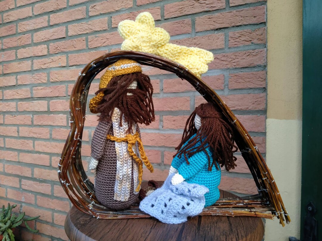 Compact Nativity Scene / Handcrafted Nativity Scene / the Holy Family ...