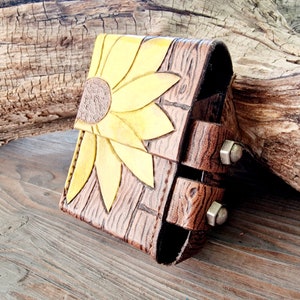 Leather cigarette case with lighter holder Sonnenblume