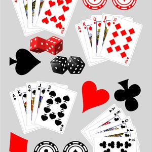 Pu&ograve; includere: Un'illustrazione di vari elementi del poker, tra cui carte da gioco, dadi e fiches. Le carte mostrano cuori, quadri, picche e fiori. Sono presenti anche dadi rossi e neri, insieme a fiches rosse e nere.
