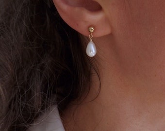 Orecchini di perle, orecchini a bottone riempiti in oro 14K con perle d'acqua dolce, orecchini di perle pendenti, orecchini di perle nuziali, orecchini pendenti