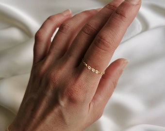 Gold chain ring 14k gold filled ring Delicate gold ring Thin gold stackable ring Dainty chain ring Anti tarnishing ring Chain ring