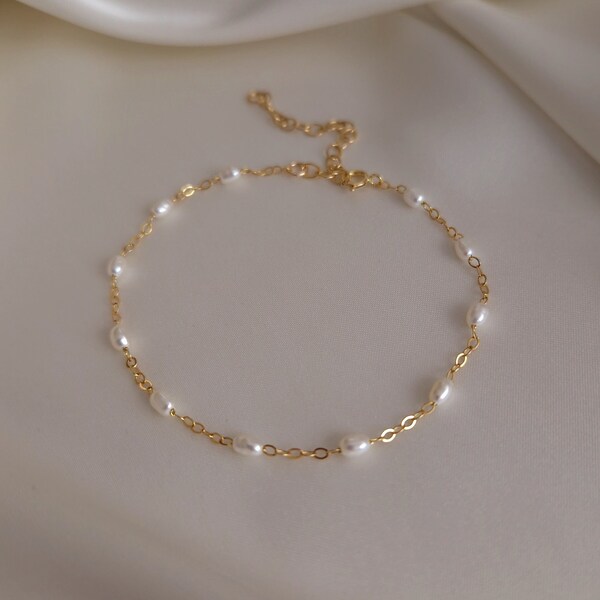 Pearl bracelet 14K gold filled with freshwater pearls beaded bracelet elegant Dainty gold bracelet with small pearls Wedding bracelet