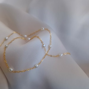 Goldperlenkette 14k Gold gefüllt Süßwasserperlen Brautkette Perlenkette Halsband Zierliche Perlenkette Hochzeitshalskette Bild 10