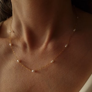 Goldperlenkette 14k Gold gefüllt Süßwasserperlen Brautkette Perlenkette Halsband Zierliche Perlenkette Hochzeitshalskette Bild 5