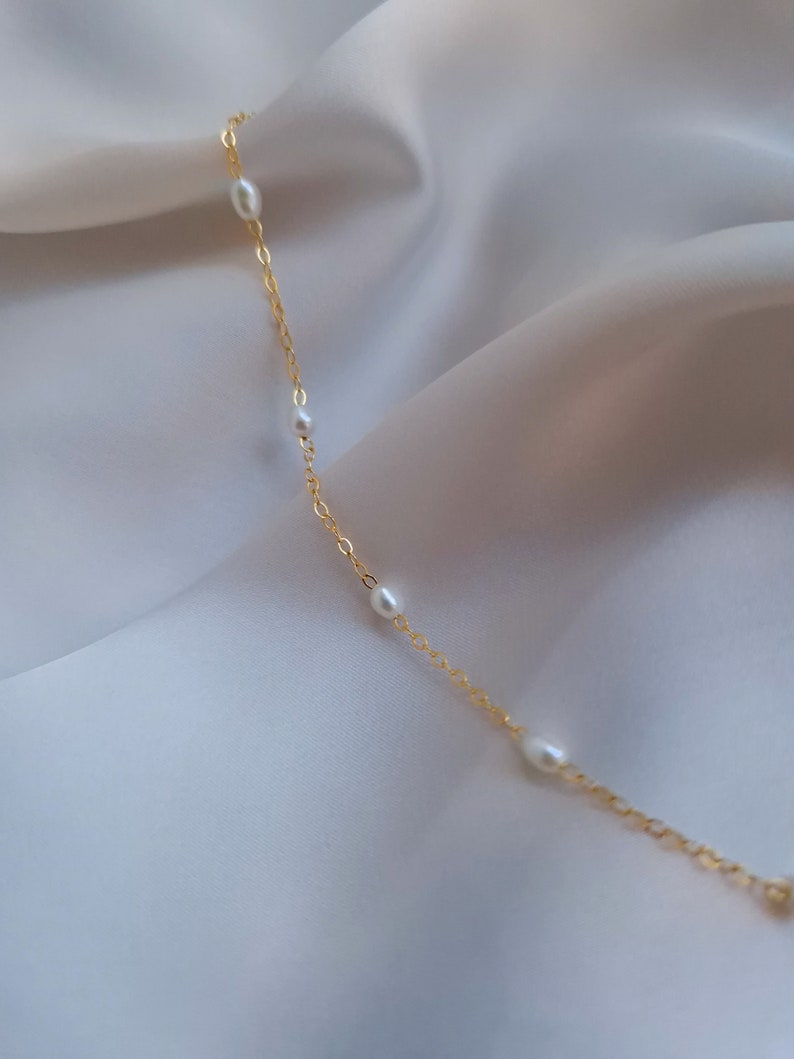 Goldperlenkette 14k Gold gefüllt Süßwasserperlen Brautkette Perlenkette Halsband Zierliche Perlenkette Hochzeitshalskette Bild 6
