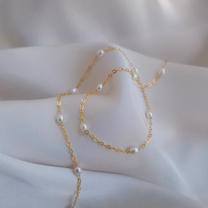 Goldperlenkette 14k Gold gefüllt Süßwasserperlen Brautkette Perlenkette Halsband Zierliche Perlenkette Hochzeitshalskette Bild 2