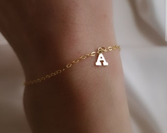Buchstabenarmband 14k gold filled Geburtstagsgeschenk Personalisiertes Anfangsnamen Armband Geschenk für ihren Jahrestag Geschenk benutzerdefinierte Monogramm Armband