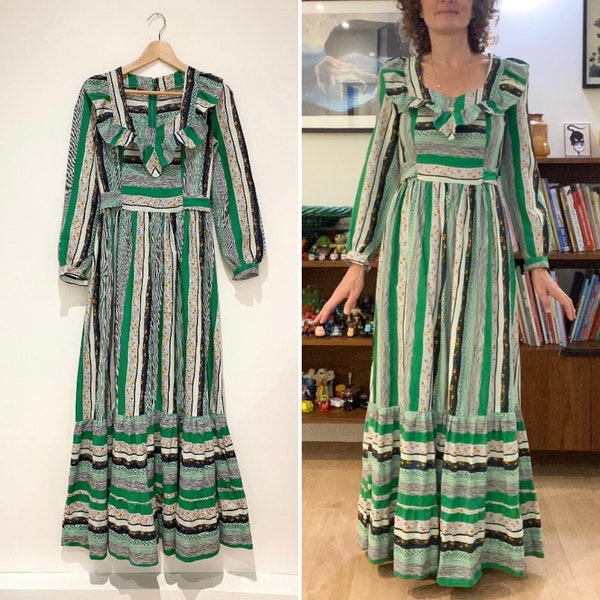 Maxi robe vintage 1970 boheme prairie cottagecore coton faite main coachella volant blanc vert noir Taille 34/36 Fr