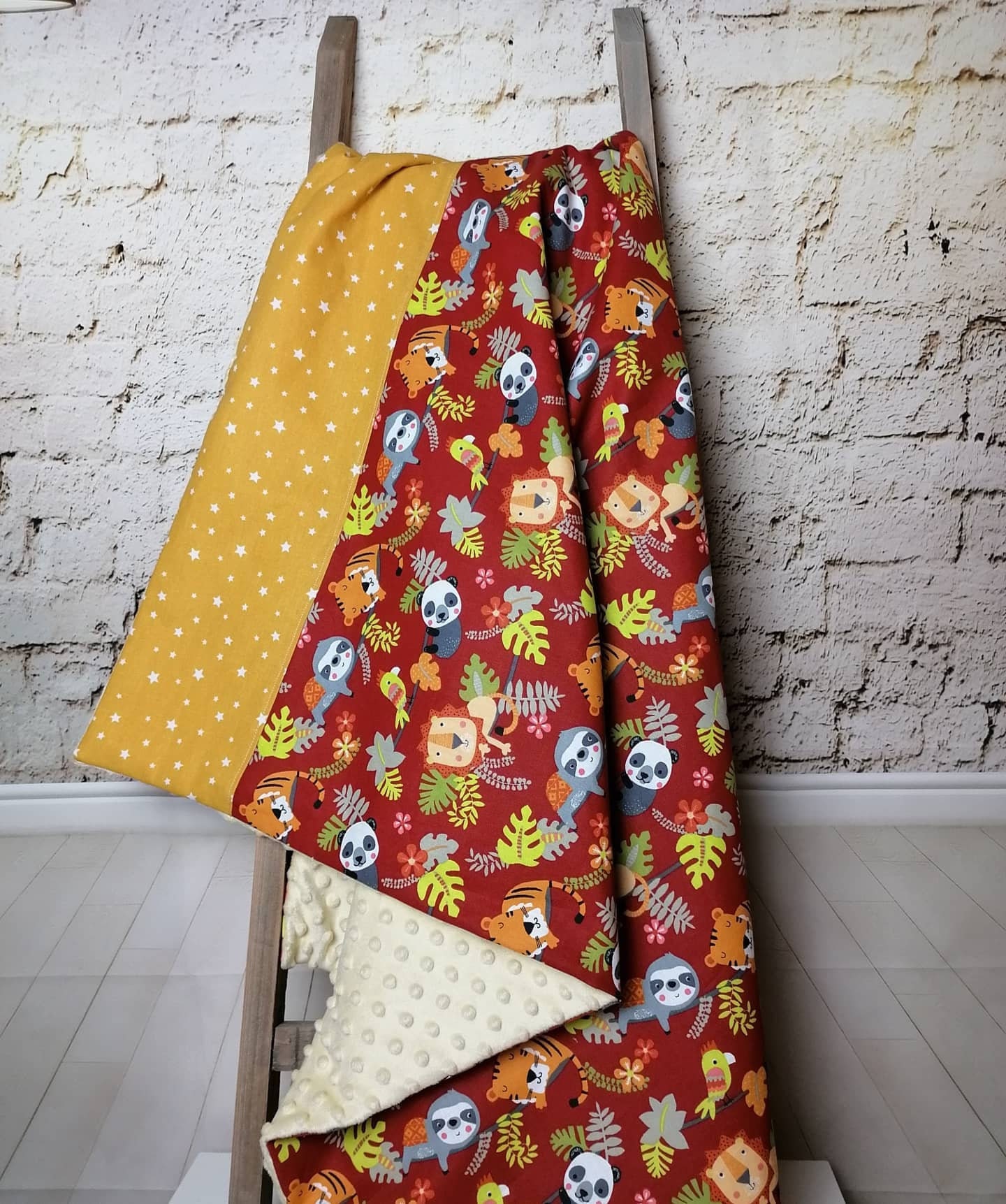 Déstockage Couverture Enfant Modèle Jungle Tons Bordeaux et Jaune