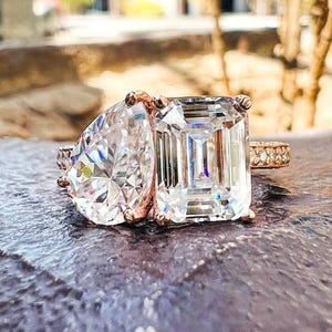 5 TW Emerald And Pear Cut Toi Et Moi Moissanite Engagement Ring 14K Gold Double Stone Wedding Ring Anniversary Gift For Her You And Me Ring