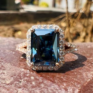 2.5 CT Radiant Cut Vivid Blue Moissanite Ring Radiant Halo Engagement Ring 14K Gold Split Shank Wedding Ring Royal Blue Radiant Diamond Ring
