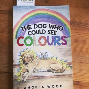 LIBRO - &quot;El perro que podía ver los colores&quot; de Angela Wood
