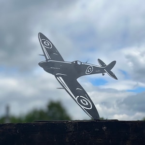 D-Day 80th Anniversary - The Iconic Supermarine Spitfire Aircraft, METAL SPITFIRE Garden Topper Fighter Plane, WW2 Aircraft Remembrance Day