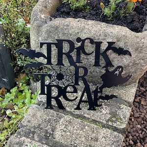 Halloween Trick or Treat Sign – Metal Wall Art