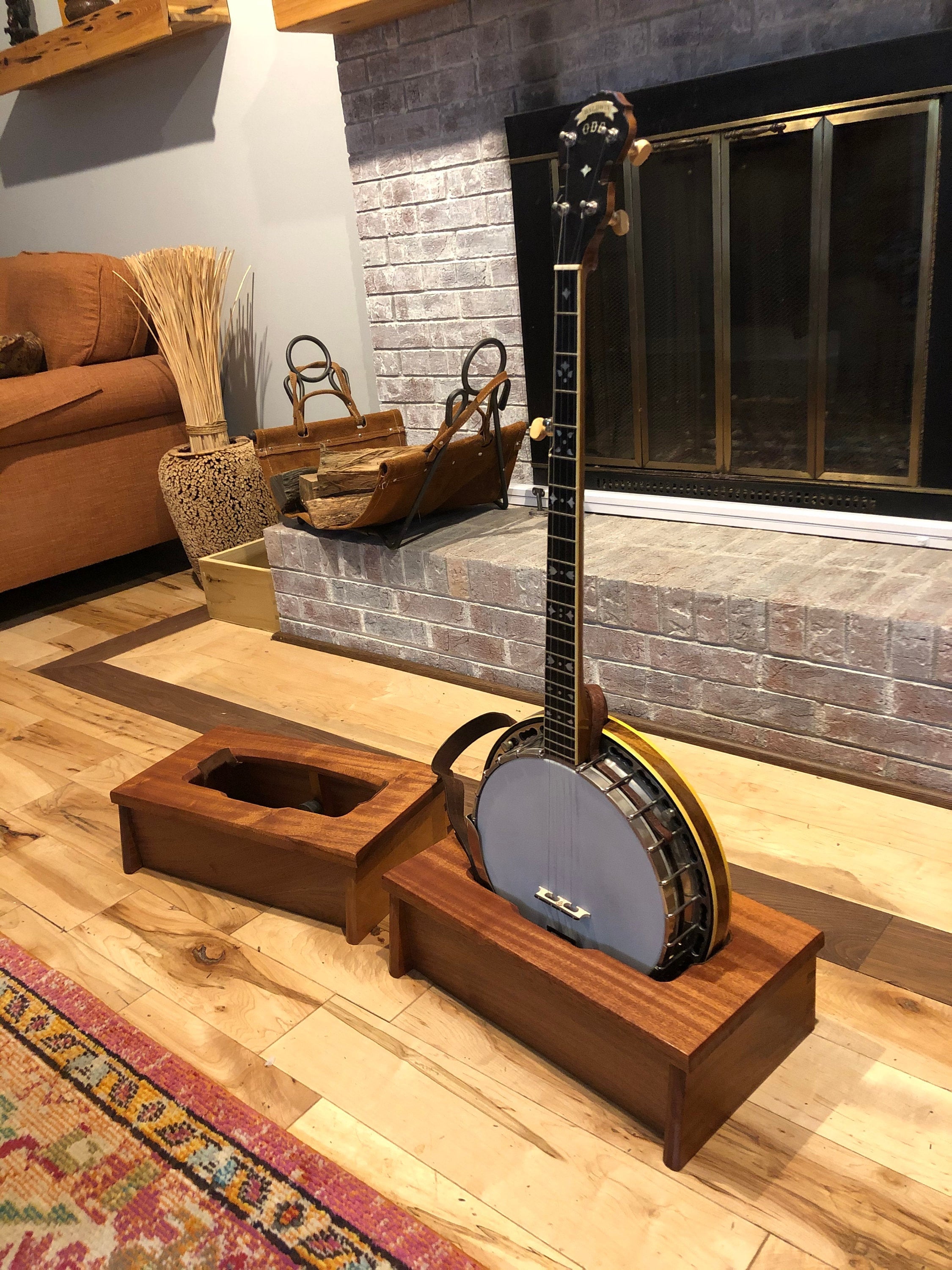 Banjo display case outlet