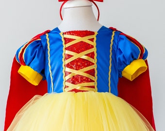 Verjaardagsjurk Sneeuwwitje: prinsessenkostuum met hoofdband voor speciale gelegenheden