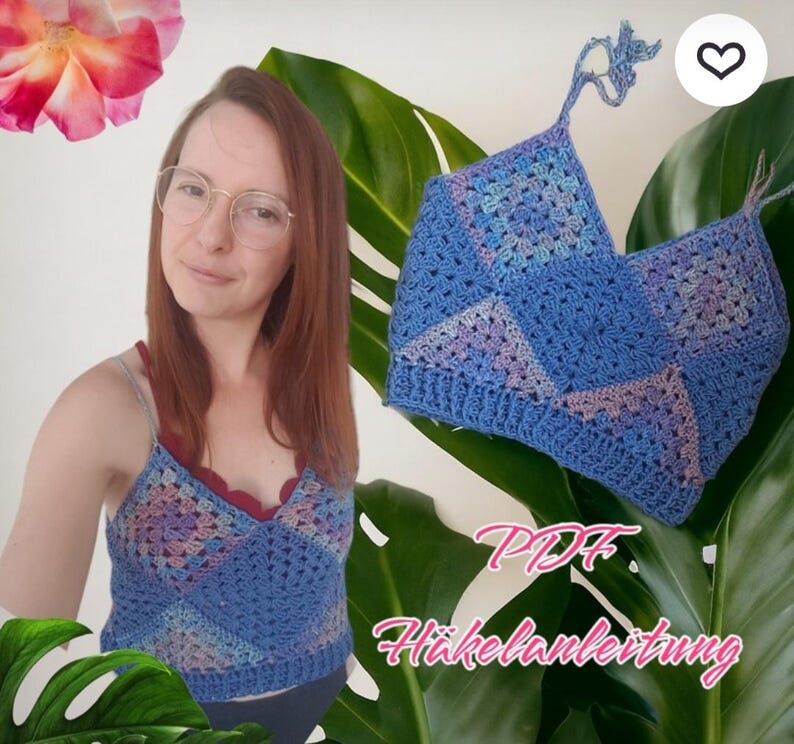 Puede incluir: Un top de ganchillo azul con un patr&oacute;n geom&eacute;trico, con tonos de azul, morado y blanco. El top tiene un dise&ntilde;o de cuello halter. La imagen tambi&eacute;n incluye el texto "PDF H&auml;kelanleitung".