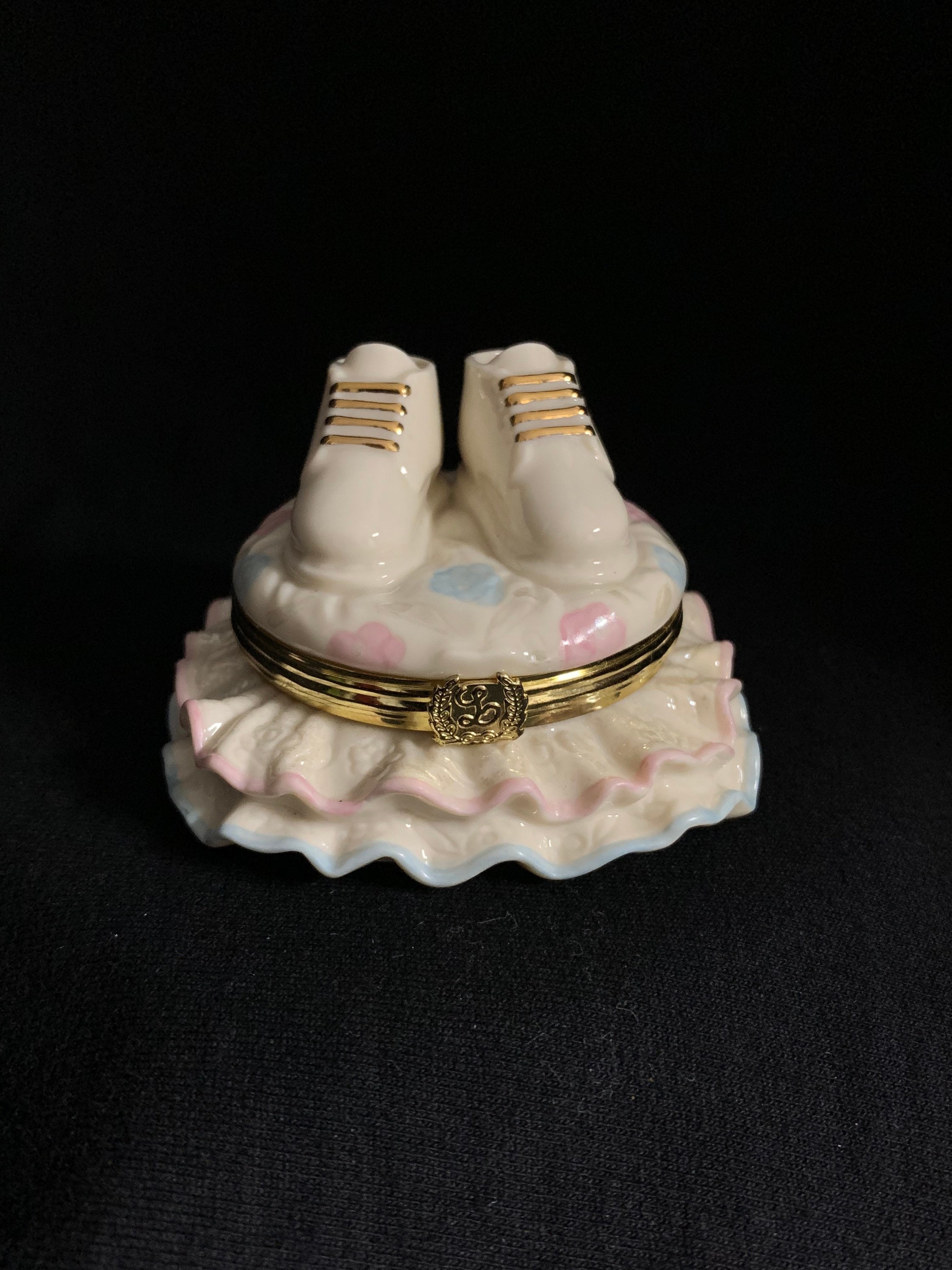 LENOX Sweet Beginnings New Baby Shoes Treasure Box New in LENOX Sweet Beginnings New Baby Shoes Treasure Box New in