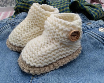 Baby booties KNITTING PATTERN, left and right booties with buttons