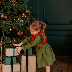 Green emerald toddler Christmas dress, baby Christmas gift, Linen Christmas girls dress, baby girl dress for Xmas, dress with embroidery image 7