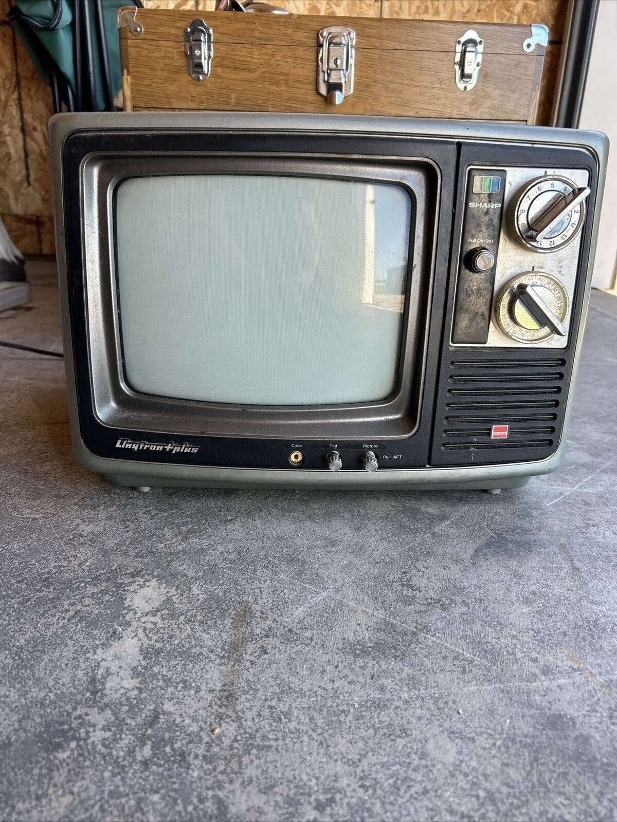 Working Sharp Linytron Plus Color CRT Vintage TV 1970s Retro Gaming