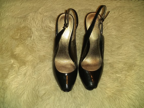 Vintage, classy, cute and unique black patent leat