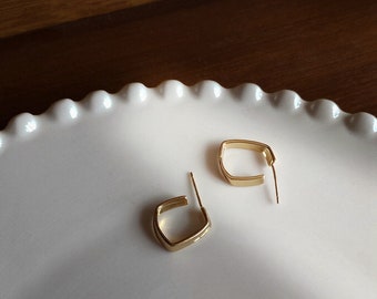 Square hoop earrings| gold hoop earrings| gold square earrings|14 k minimalist square hoop earrings| hypoallergenic| gold minimalist earring