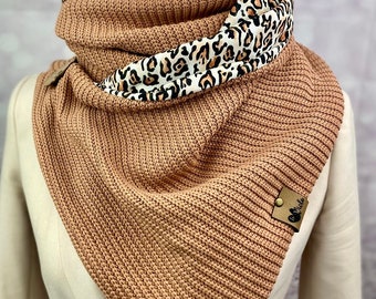 Wickelschal Damen Frühling Herbst Dreieckstuch mit Knopf oder Loopschal Grobstrick Pfirsicch oder Cognac Musselin mit Leopard