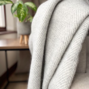 Seashore Luxury Throw Gift Box, British Blanket Made in the UK, Art Print and Ceramic Mug, Fishbone Grey, corporate gifting present