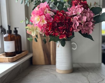 Fioritura di ortensia rosa e rossa / Composizione floreale / Finto artificiale colorato / Verde / Fiori / Eucalipto / Floreale / casa / fiori da matrimonio