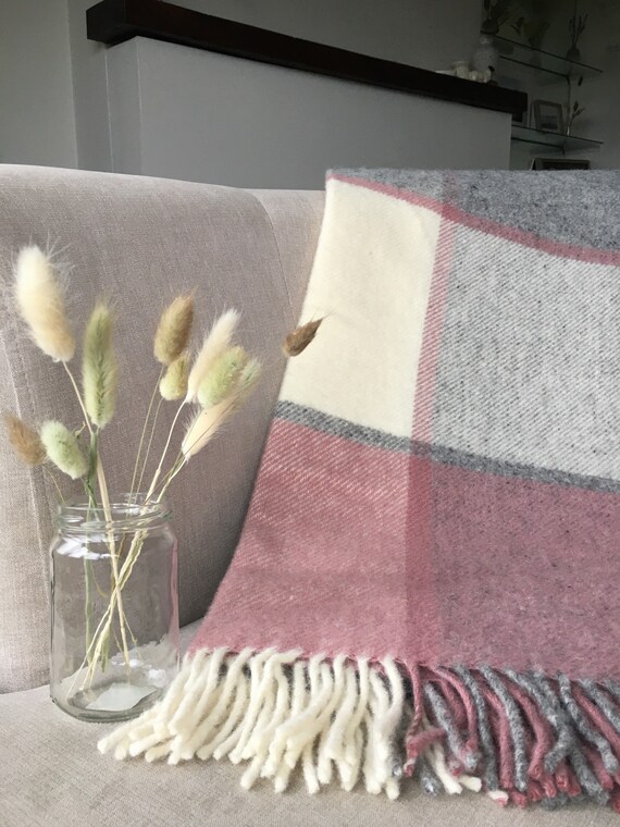 Dusky pink wool throw new arrivals