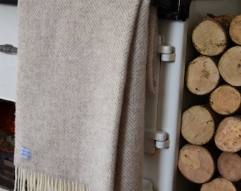 Sand Stones Wool Throw and Art Gift Set| Beige Cream Throw, British Blanket Made in the UK Herringbone Fishbone, present, gift