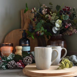 Taza de cerámica artesanal esmaltada con líneas, juego de regalo, azul marino o beige / Gres