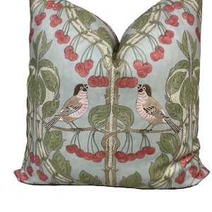 G.P & J Baker Birds and Cherries Zachtblauwe dubbelzijdige kussenhoes Kussensloop