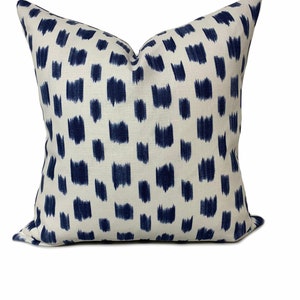 Schumacher Izmir Ikat Navy Housse de coussin Housse de coussin double face