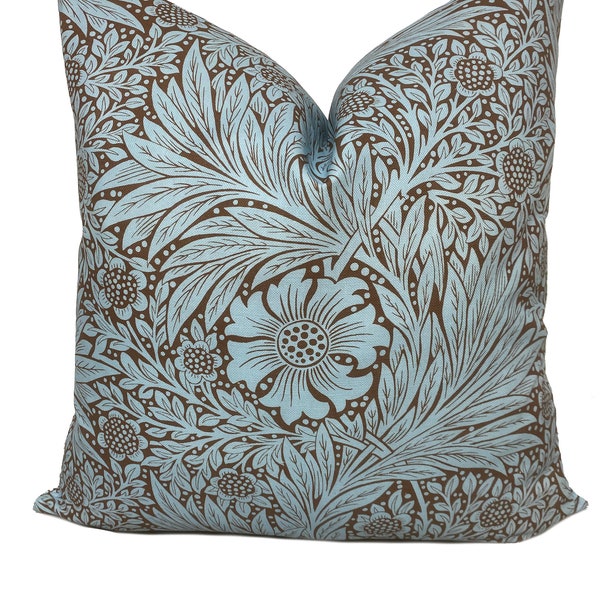 William Morris & Co - Ben Pentreath 'Marigold' Sky / Chocolate Cushion Cover Oreiller Double face