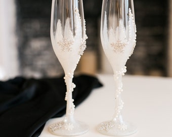 Winter Wedding Glasses, White wedding flutes, Snowflake Wedding Decor