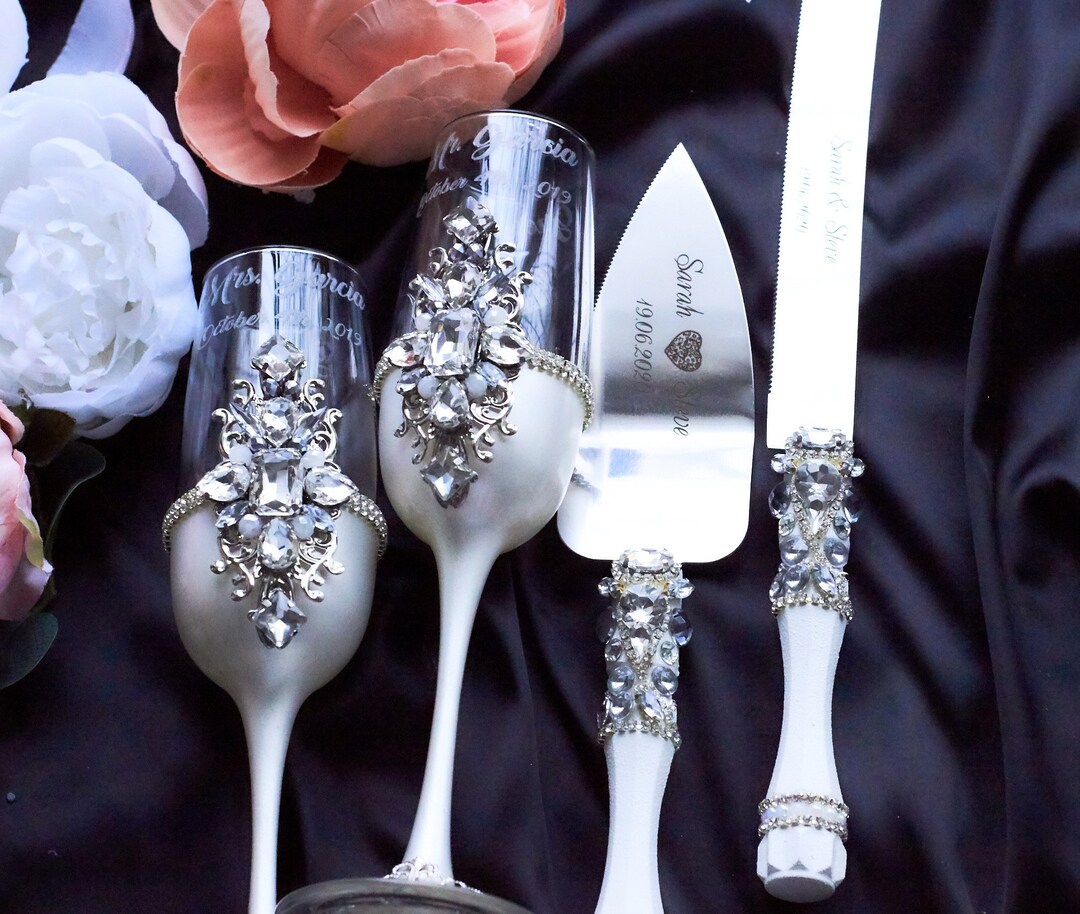 White Wedding Cake Server Set Laser Engraving Wedding Cake Cutting Set