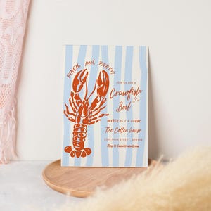Op de afbeelding: Een blauw-wit gestreepte uitnodiging met een rode kreeft-illustratie. De uitnodiging luidt "Join us for a Crawfish Boil" en bevat de datum, tijd en locatie van het evenement.
