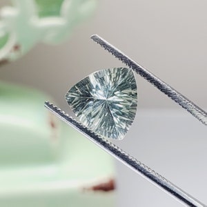 3.05ct Natural Prasiolite Green Amethyst 10x10mm Trillion Fancy Quantum Cut Loose Faceted Gemstone