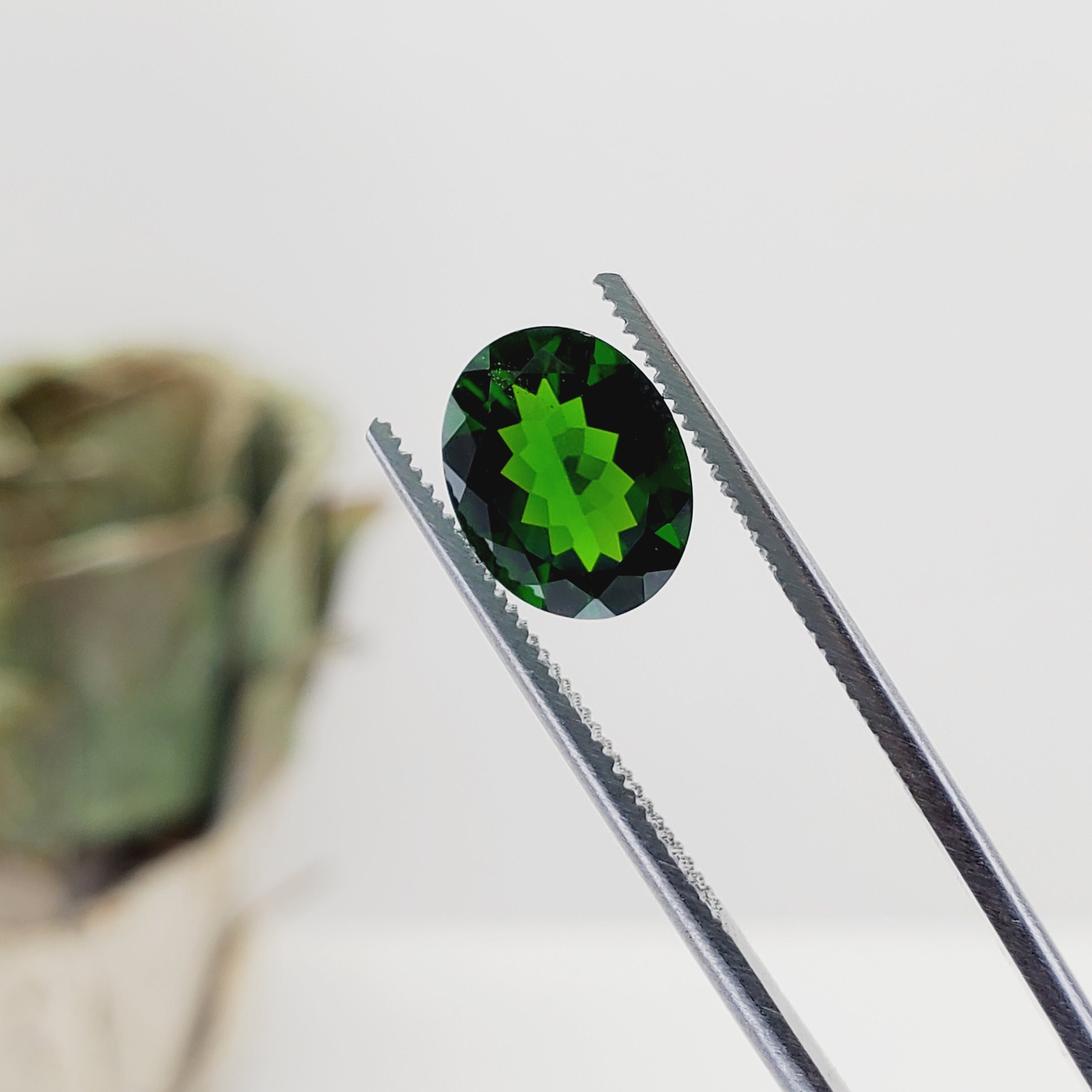 2.25ct Natural Chrome Diopside 9x7mm Oval Loose Faceted Gemstone from Siberia